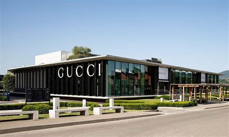 leccio outlet italy.